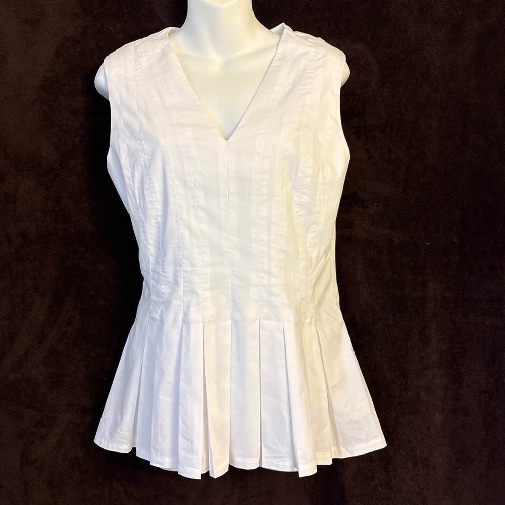 Saks Fifth Avenue White Pleated Sleeveless Peplum Top – Size 12